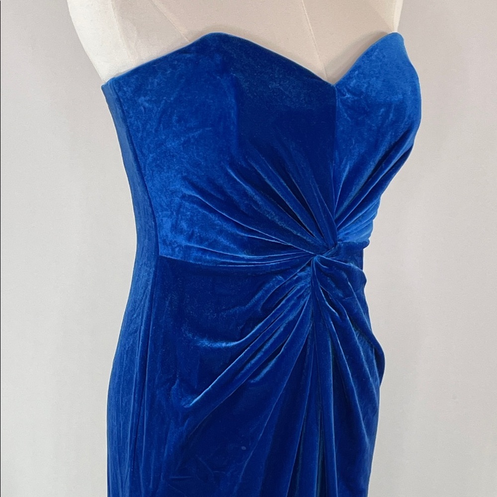 Liv Foster Velvet Strapless Gown, 4 - Picture 16 of 17